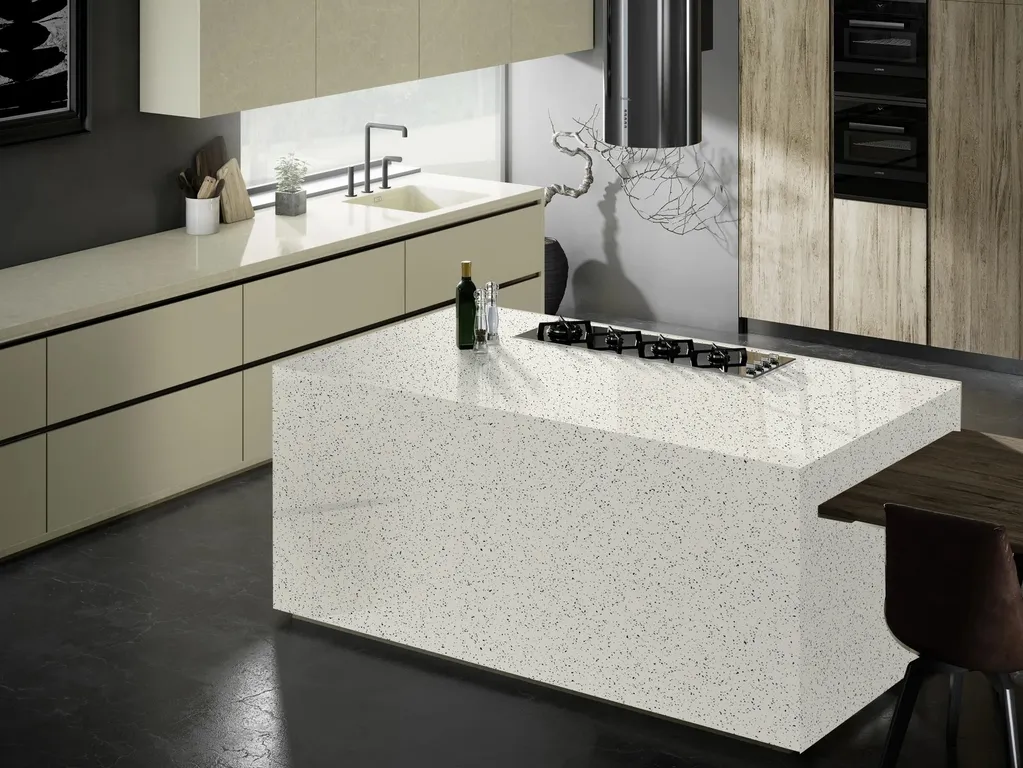 Saga White - Image 2